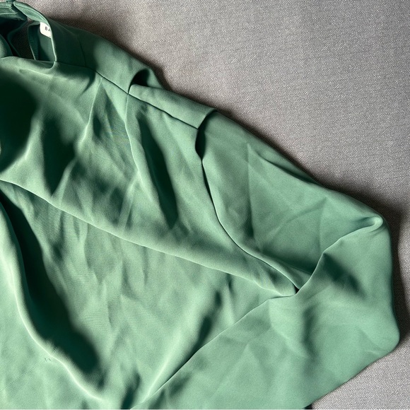 Aritzia Babaton Nylon Cowl Neck Green
Long Sleeve Top‎ Size 2XS New - Picture 8 of 14